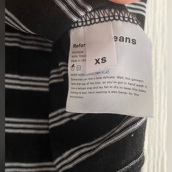 Reformation Jeans Chloe Striped Cropped Top. Size: XS - Picture 10 of 11